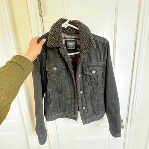 Women's Abercrombie Fitch Sherpa Faux Fur Lined Black Denim Jacket Size small